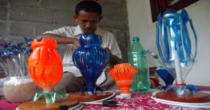 KERAJINAN BOTOL BEKAS